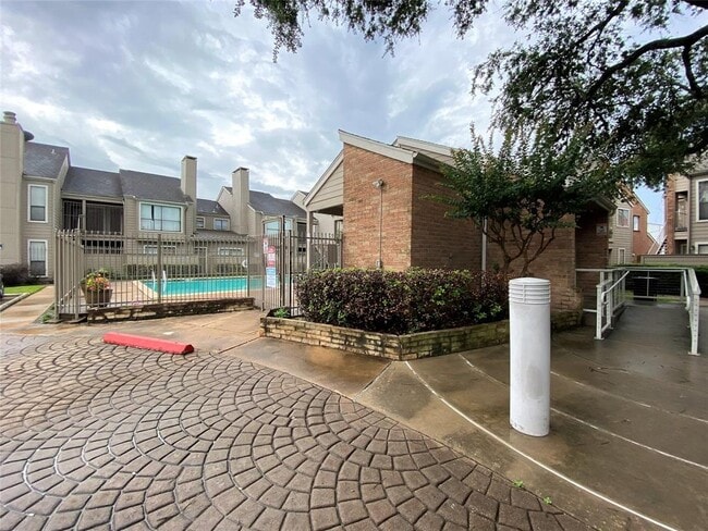 Building Photo - 6701 Sands Point Dr