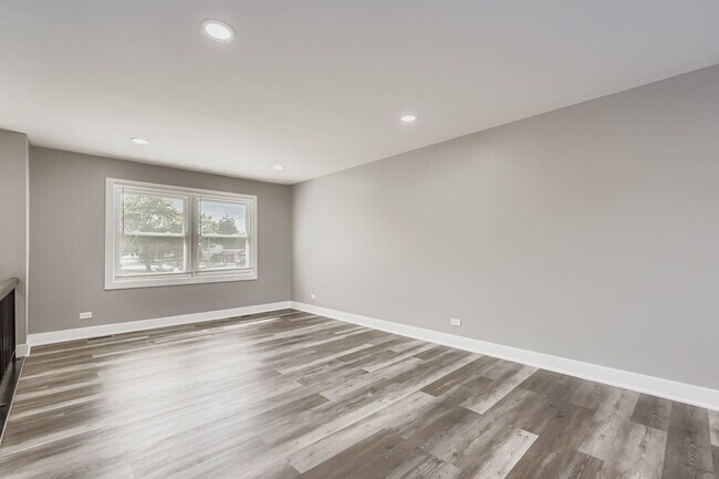 Building Photo - 5611 Allemong Dr