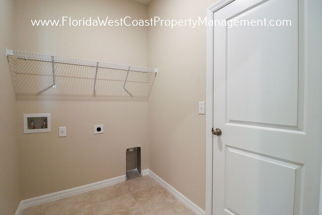 Building Photo - 16465 Woodside Gln