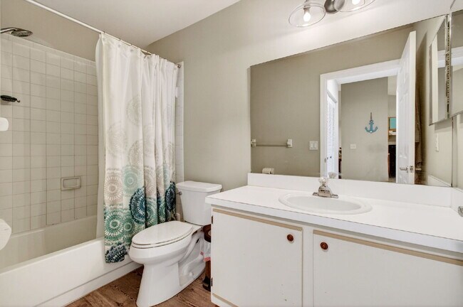 Building Photo - 460 Hardwood Pl