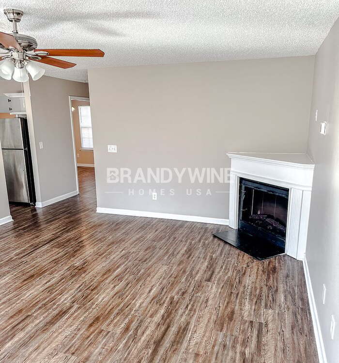 Building Photo - 6202 Hickory Ln Cir