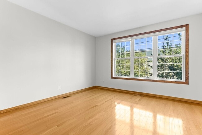 Building Photo - 6143 S Virginia Ave