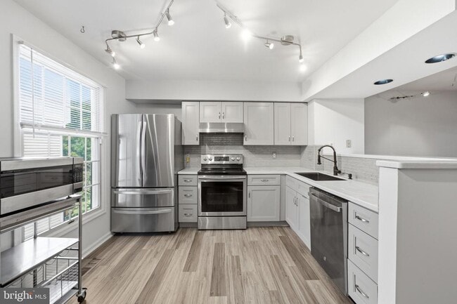Building Photo - 5028 9th St S