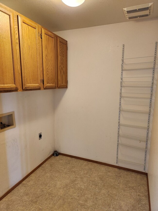 Building Photo - e501