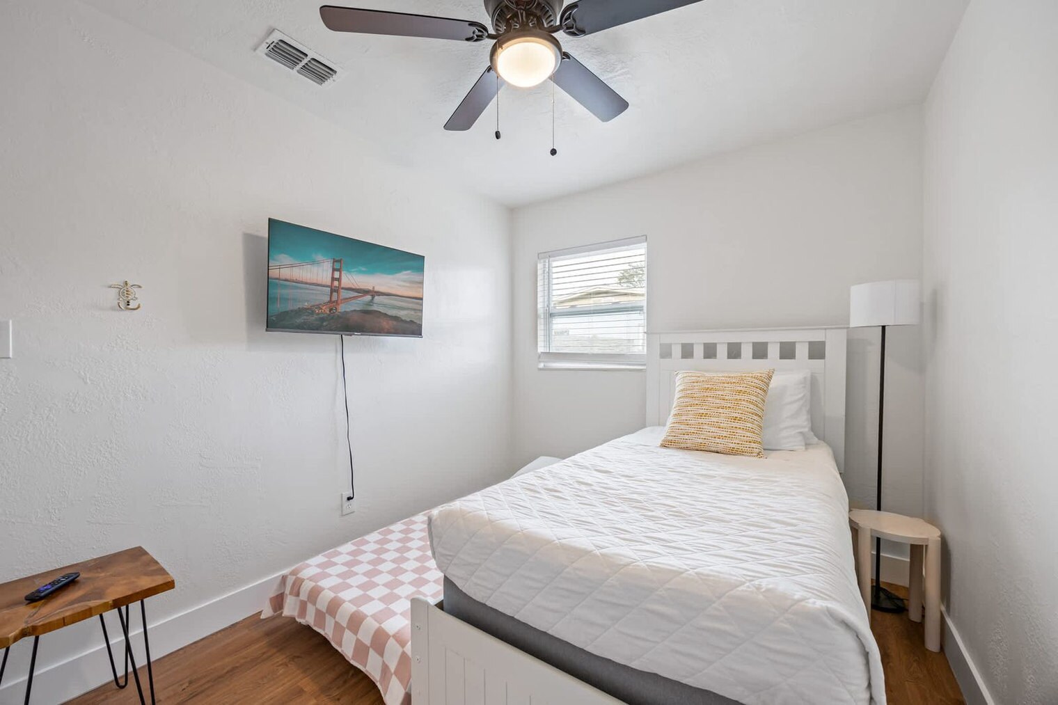 Building Photo - 489 Seacrest Ave