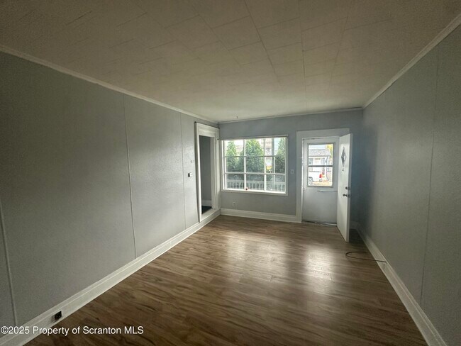 Building Photo - 119 Center Ave