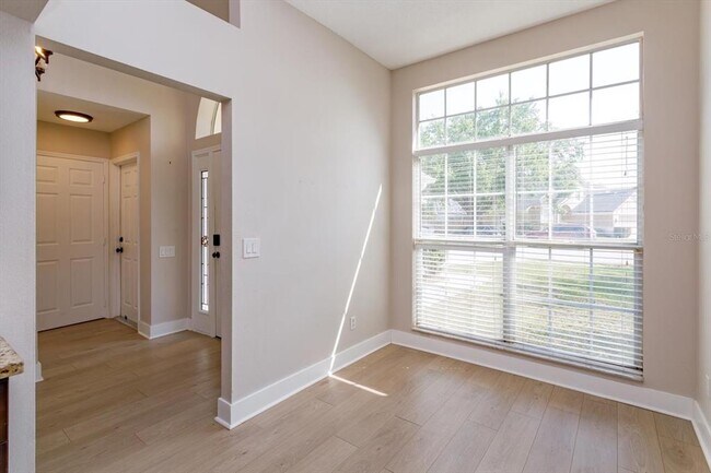 Building Photo - 836 Garden Glen Loop