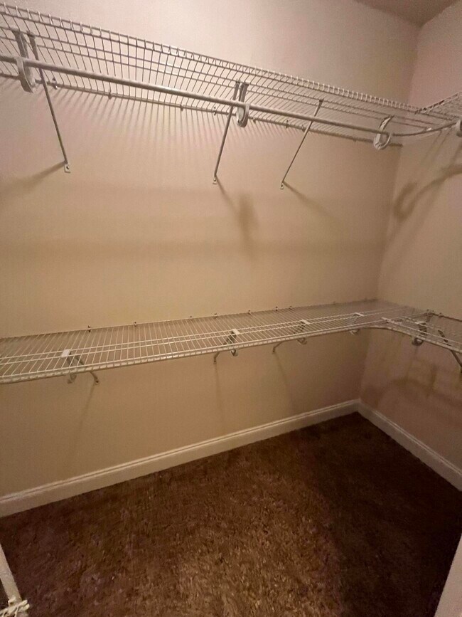 Building Photo - 808 Pine Alley St