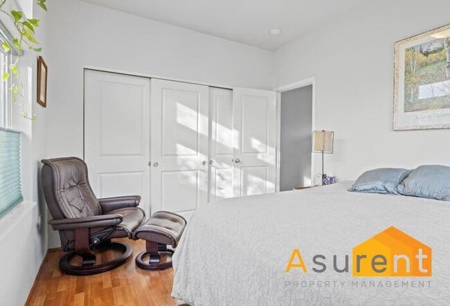 Building Photo - $500 off First Months Rent! Stylish Ashland One Bedroom Townhouse with Private Patio and Radiant ...