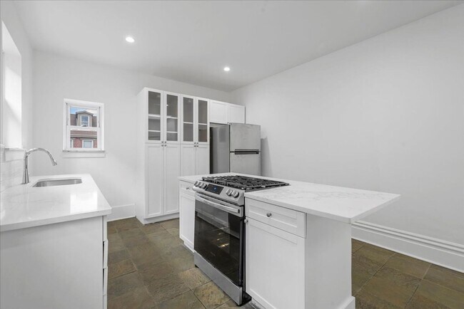 Building Photo - 93 43rd St