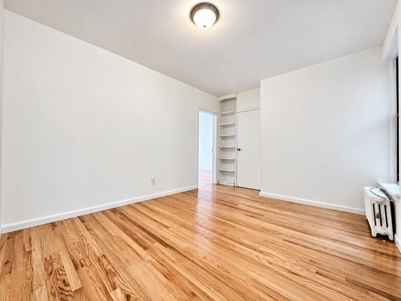 Building Photo - 401 E 68th St
