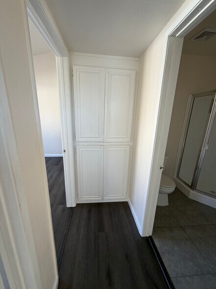 Building Photo - 13522 Glenoaks Blvd