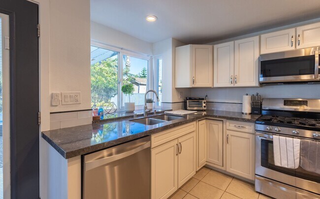 Building Photo - 7642 Goode St