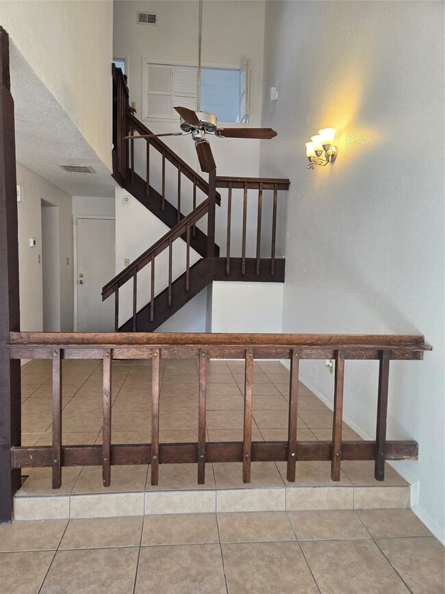 Building Photo - 12906 Leader St