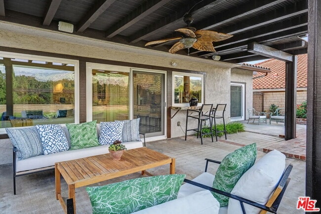 Building Photo - 6497 Country Club Dr