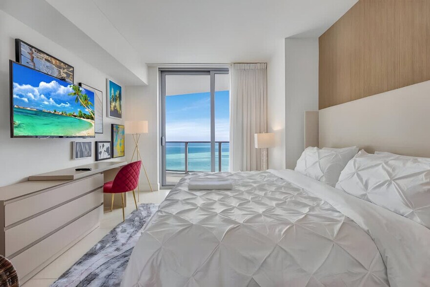 Building Photo - 4011 S Ocean Dr