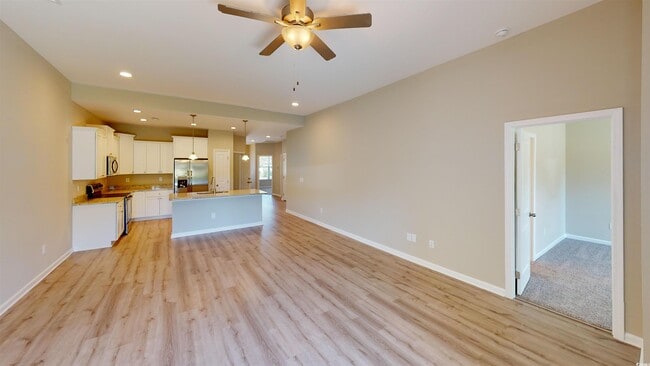 Building Photo - 84 Racquet Club Dr