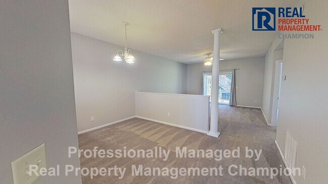 Building Photo - Ground Level Condo with Community Pool