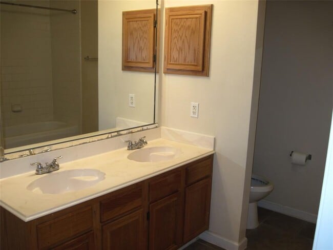 Building Photo - 10326 Bushy Creek Dr