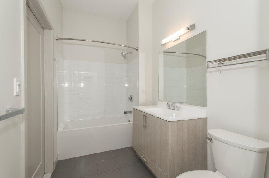 Building Photo - 320 D St