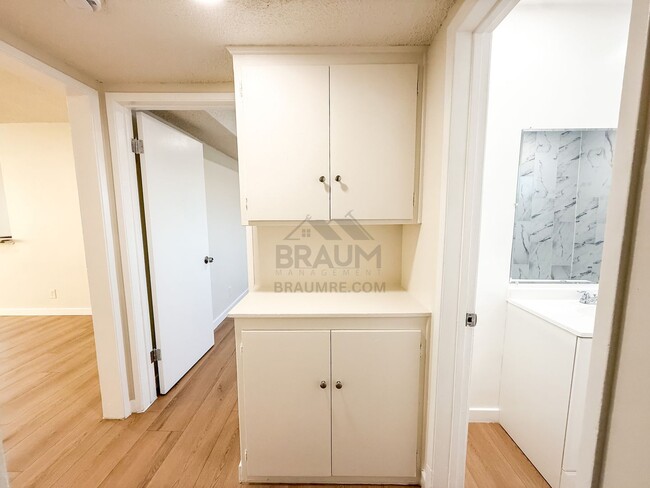 Building Photo - 6041 Whitsett Ave