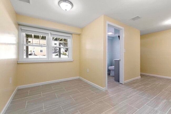 Building Photo - 74 Heywood Ave