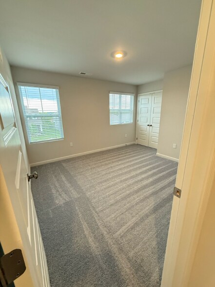 Building Photo - 600 Lyness Dr