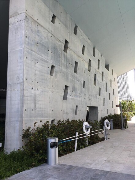 Building Photo - 68 SE 6th St