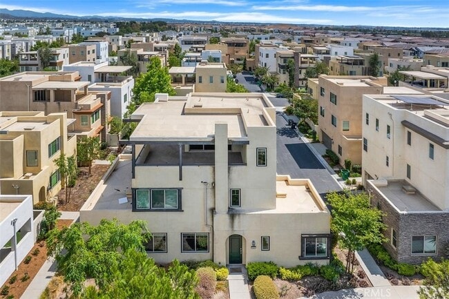 Building Photo - 123 Interval