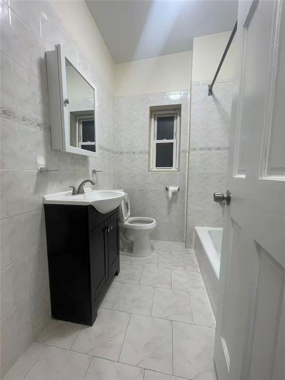 Building Photo - 1643 Bath Ave