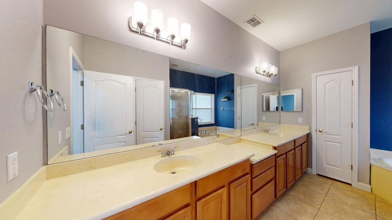 Building Photo - 5108 Legacy Oaks Dr