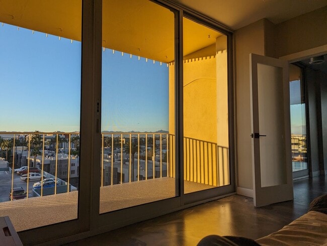 Building Photo - Executive Towers Condo Available for Rent!