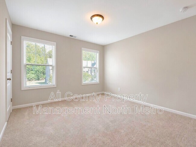 Building Photo - 7250 Heritage Oak Ct