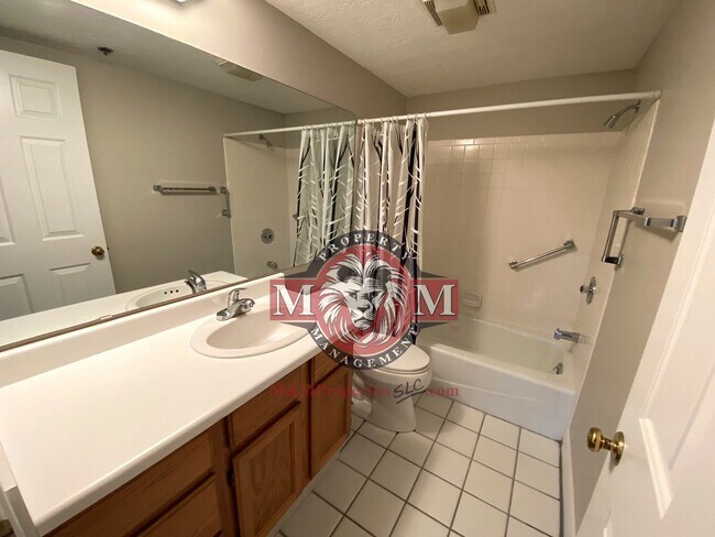 Building Photo - 2 Bed 2 Bath Condo in Bench Tower Condomin...
