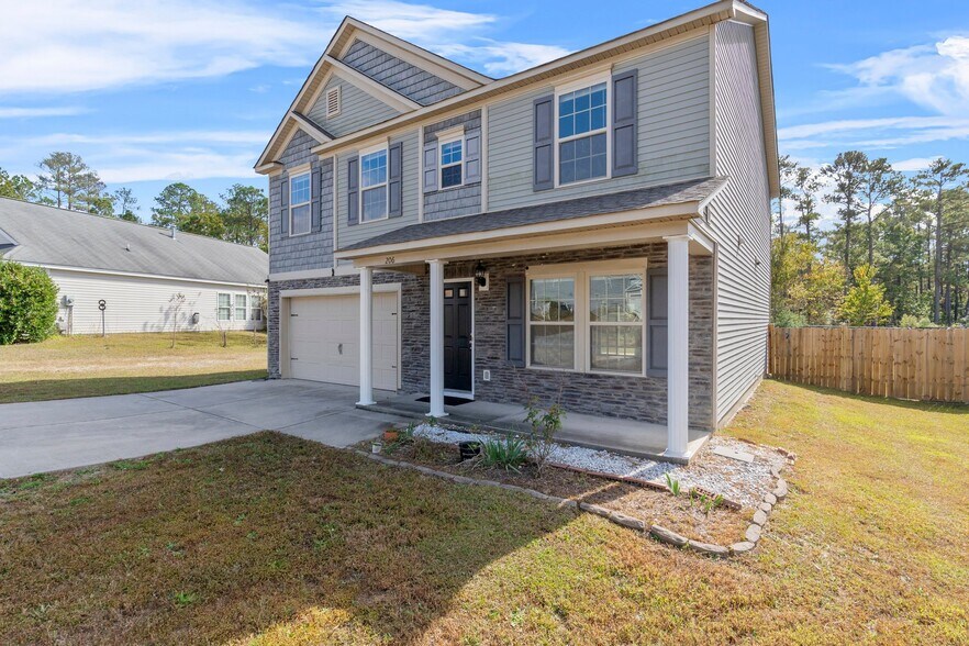 Building Photo - 207 Flinchum Pl