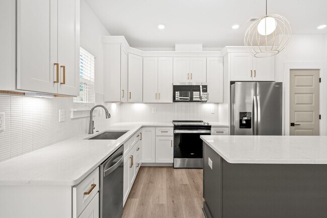 Building Photo - Move-in Ready Townhome in Westerly Hills