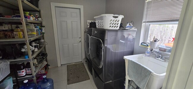 Building Photo - 288 NW 89th Ave