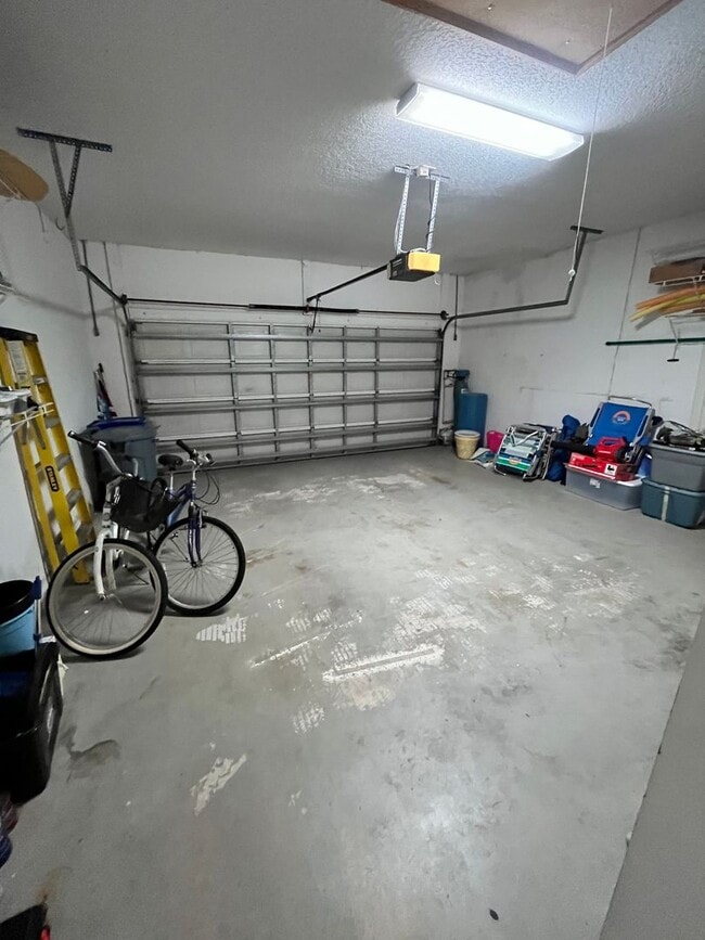 Building Photo - Beautiful rental located in the highly sou...