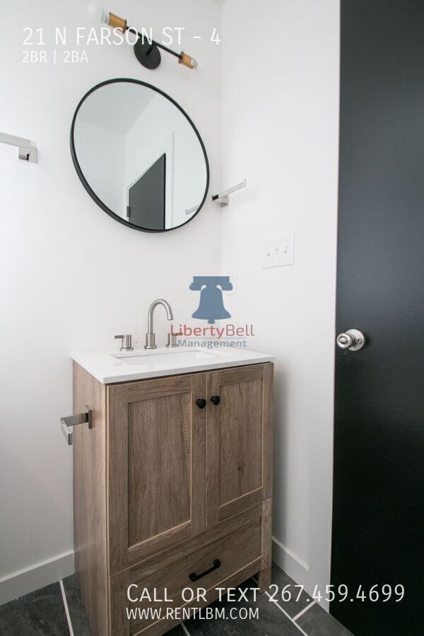 Building Photo - 21 Farson St