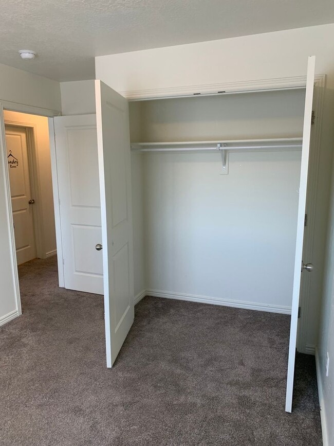 Building Photo - Cute Orem Townhome