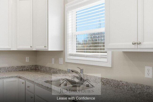 Building Photo - 112 Lambert Fld