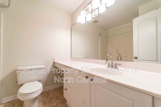 Building Photo - 1230 Green Oaks Ln