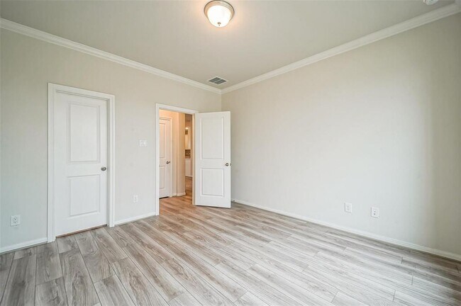 Building Photo - 2710 Bayrose Dr