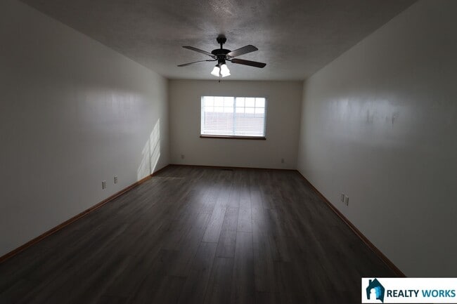 Building Photo - Large 3 bedroom, 2.5 Bath townhome available now!