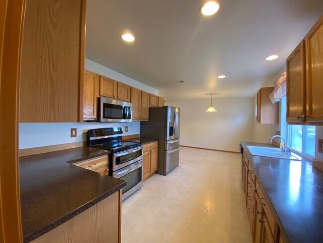 Building Photo - Large Dupont Home ~ Northwest Landing Comm...