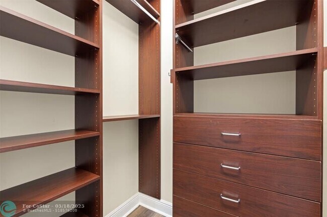 Building Photo - 105 Via Floresta Dr