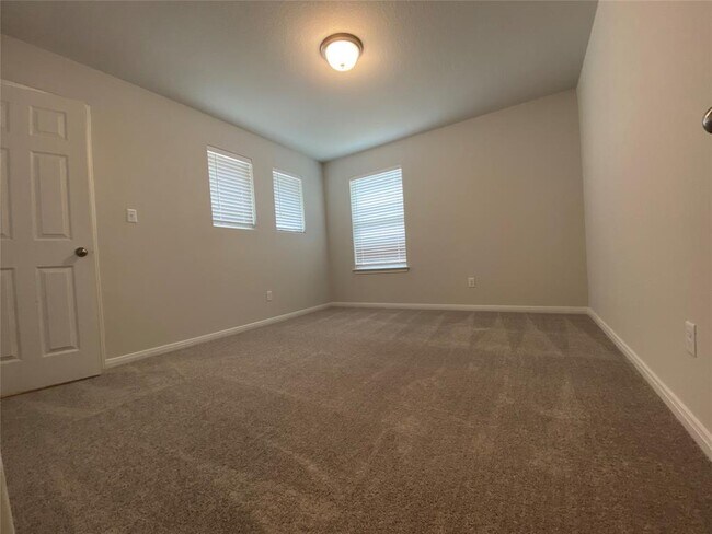 Building Photo - 3201 E College Park Dr