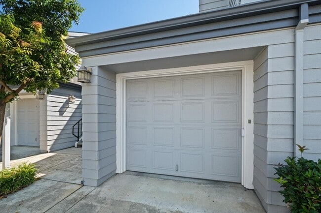 Building Photo - 1735 Parkview Green Cir