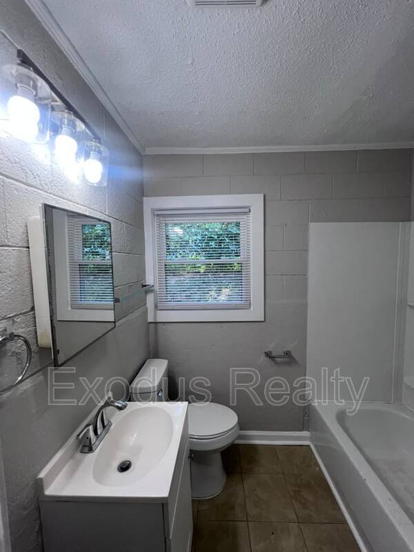 Building Photo - 506 Maple Ave