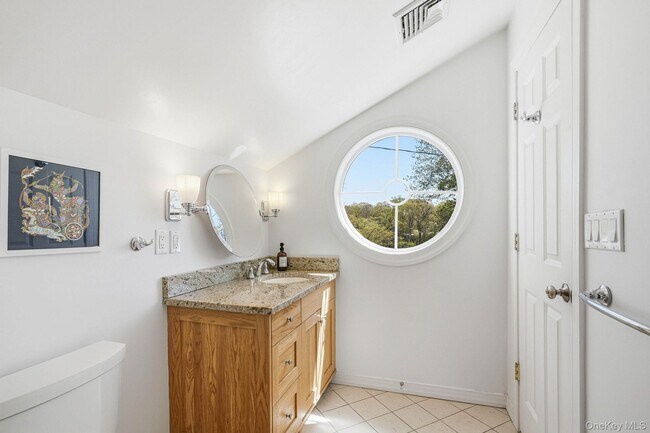 Building Photo - 60 Hillside Ln